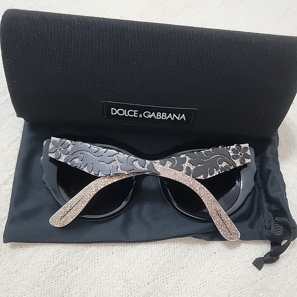 Dolce&Gabbana Floral Relief Sunglasses Black + Tissue Brown Hand Applied Flowers - Picture 11 of 12